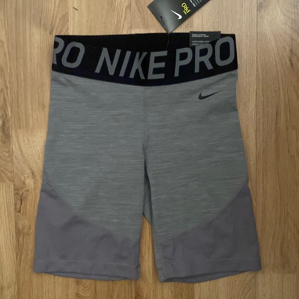 NWT Nike Pro Tight Fit Women XS